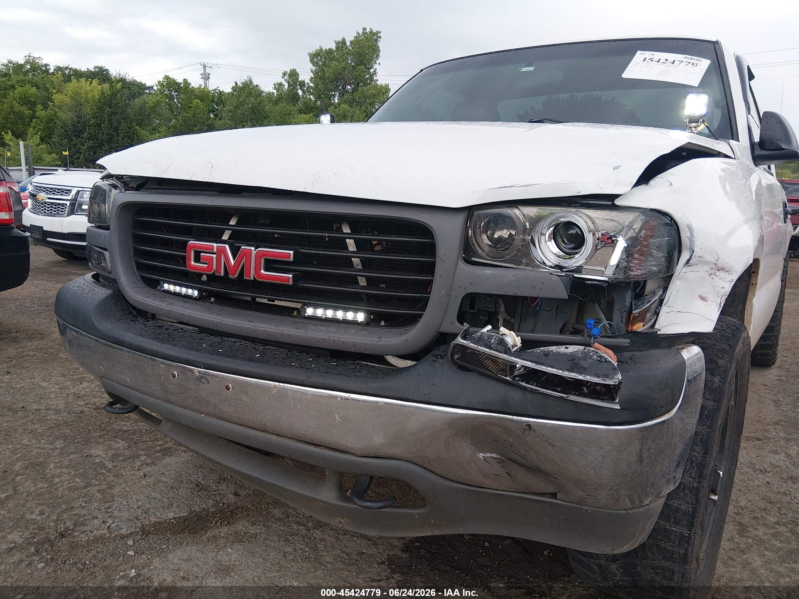 2002 Gmc Sierra 1500 Standard White vin: 1GTEC14W92Z101702