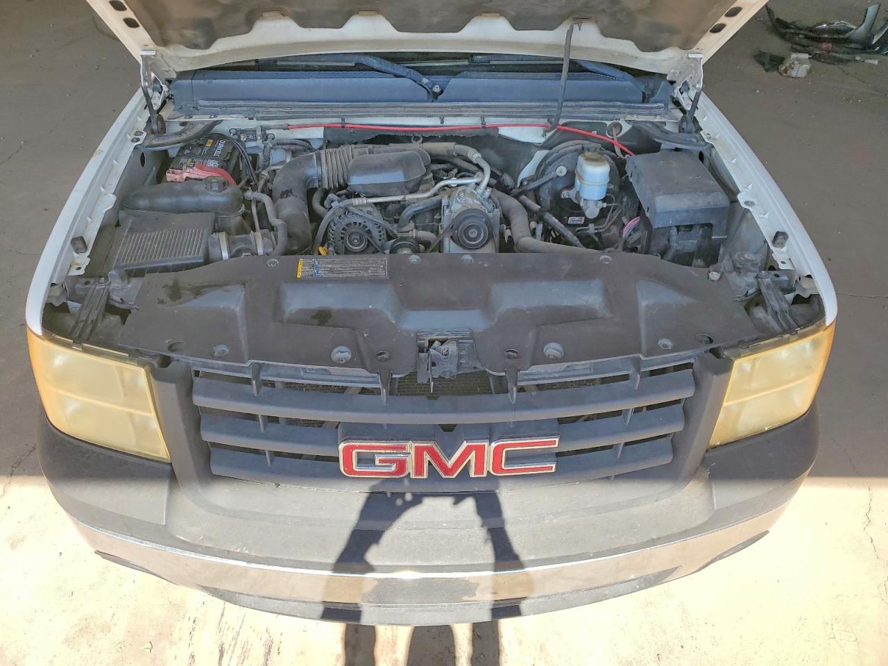 2008 Gmc Sierra C1500 White vin: 1GTEC14X18Z158543