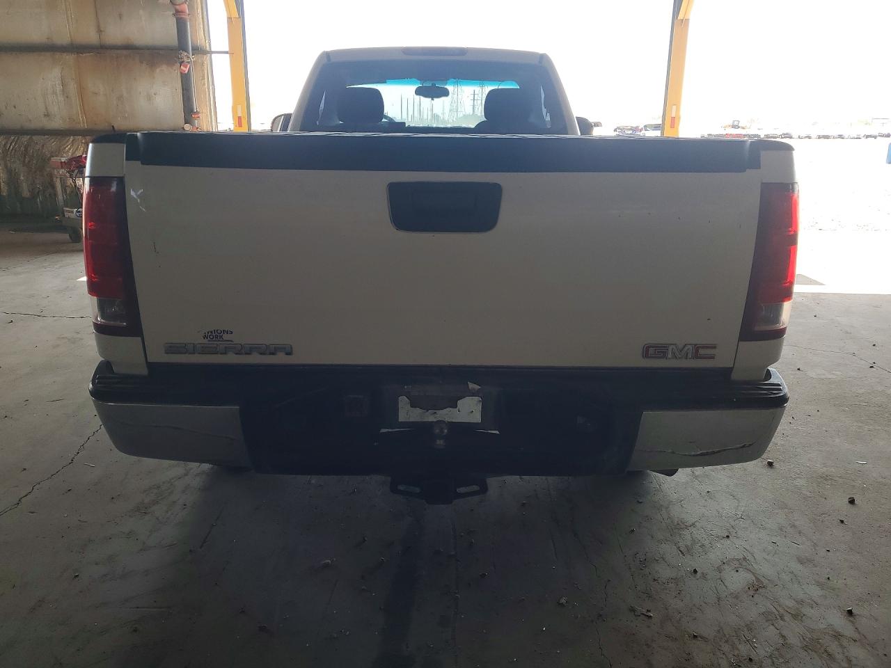 2008 Gmc Sierra C1500 White vin: 1GTEC14X18Z158543