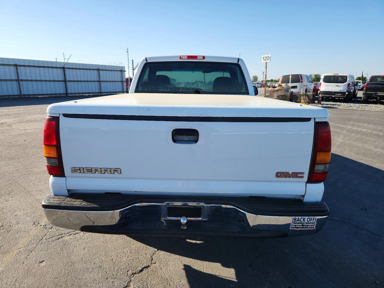 2002 Gmc New Sierra C1500 White vin: 1GTEC14X42Z173433