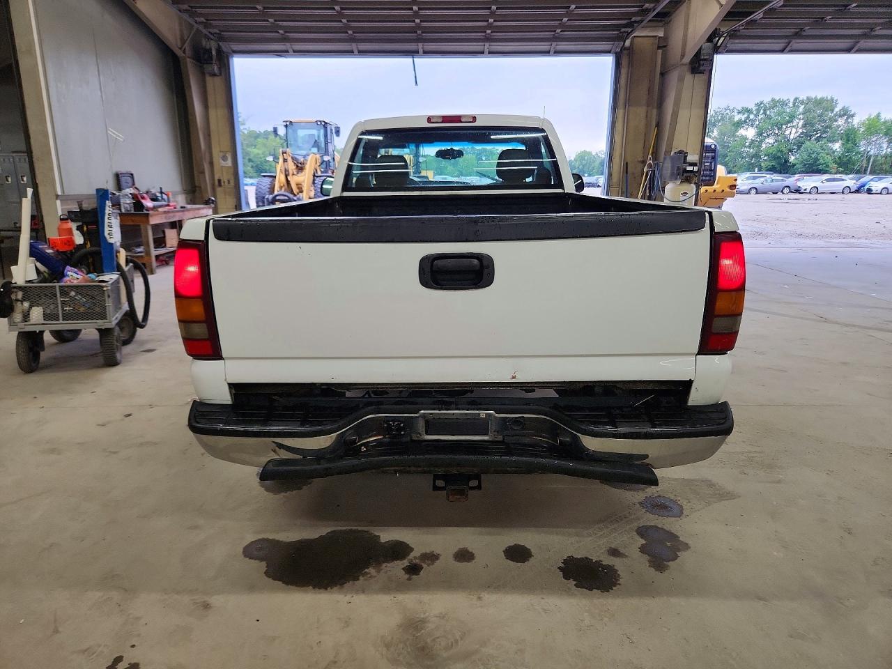 2003 Gmc New Sierra C1500 White vin: 1GTEC14X43Z225094