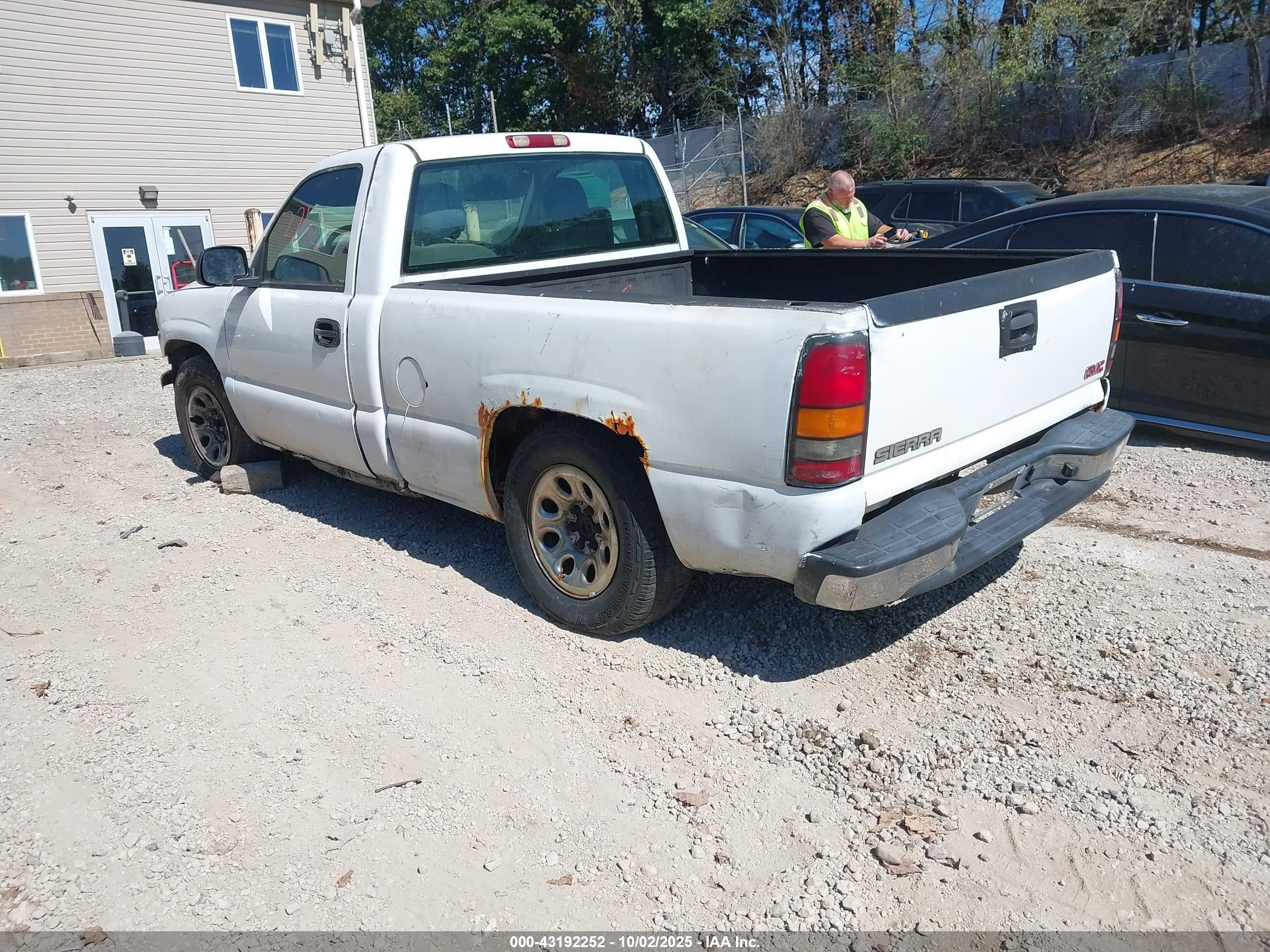 2005 Gmc Sierra 1500 Work Truck White vin: 1GTEC14X45Z119117