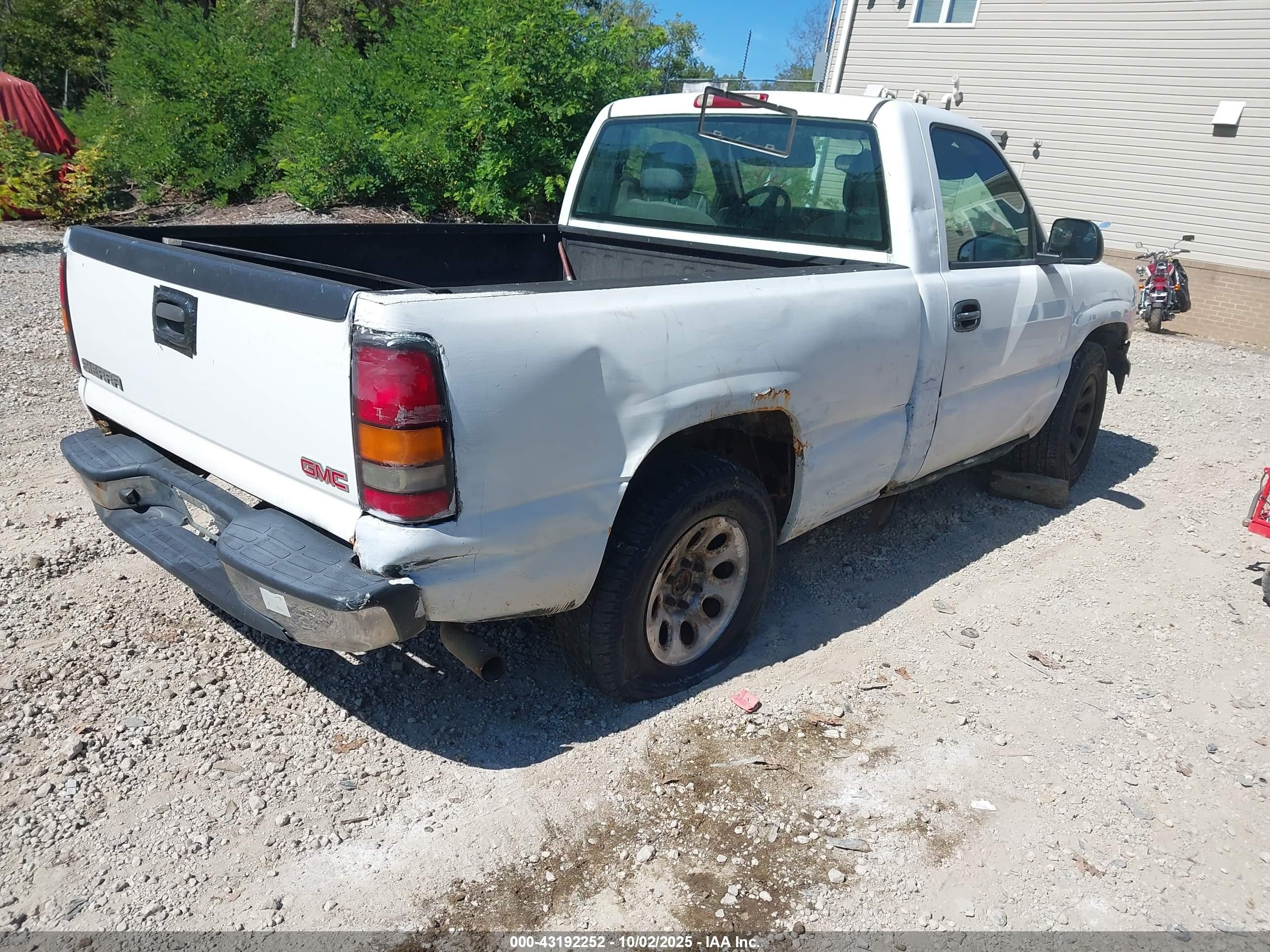 2005 Gmc Sierra 1500 Work Truck White vin: 1GTEC14X45Z119117