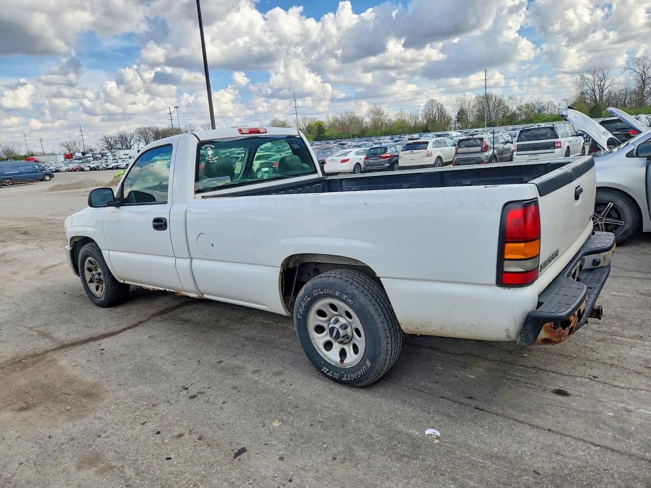 2005 Gmc New Sierra C1500 White vin: 1GTEC14X65Z319870