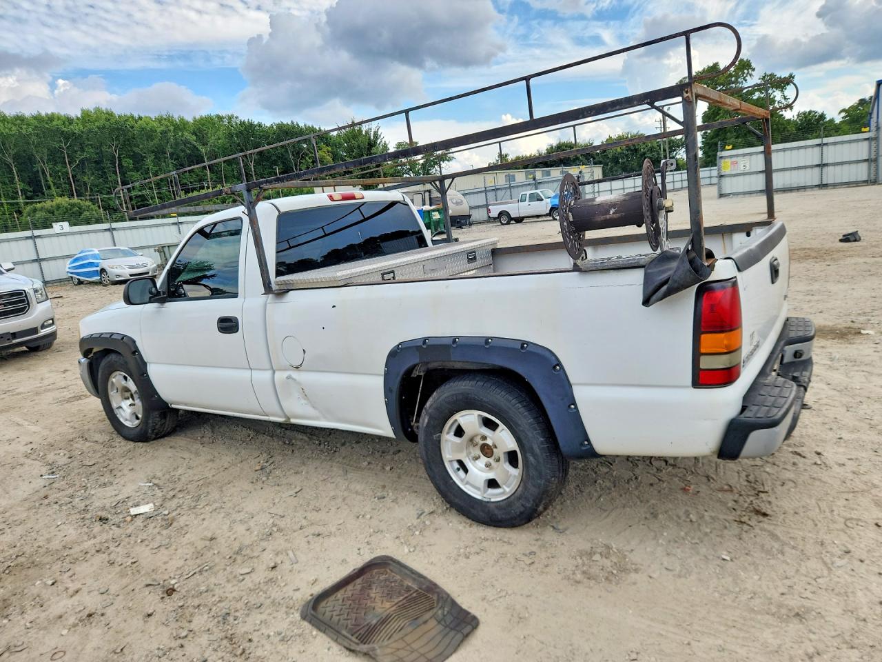 2004 Gmc New Sierra C1500 White vin: 1GTEC14X84Z107910
