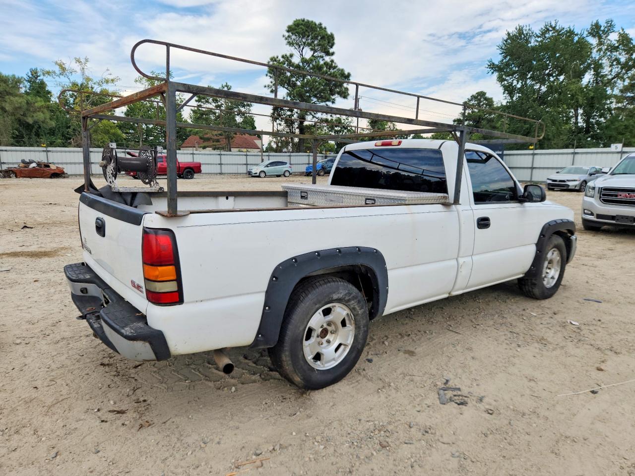 2004 Gmc New Sierra C1500 White vin: 1GTEC14X84Z107910