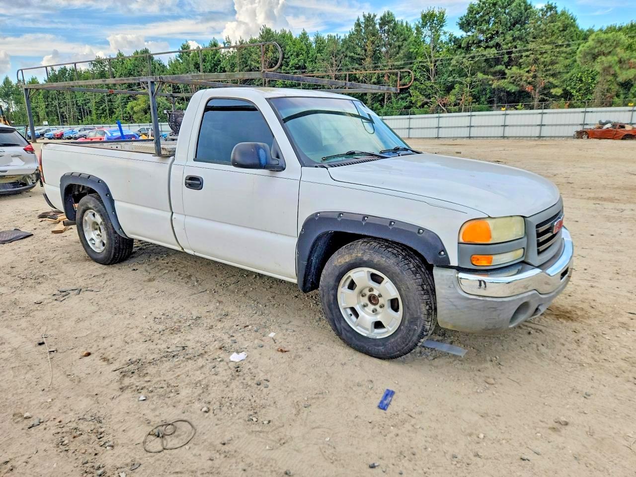 2004 Gmc New Sierra C1500 White vin: 1GTEC14X84Z107910