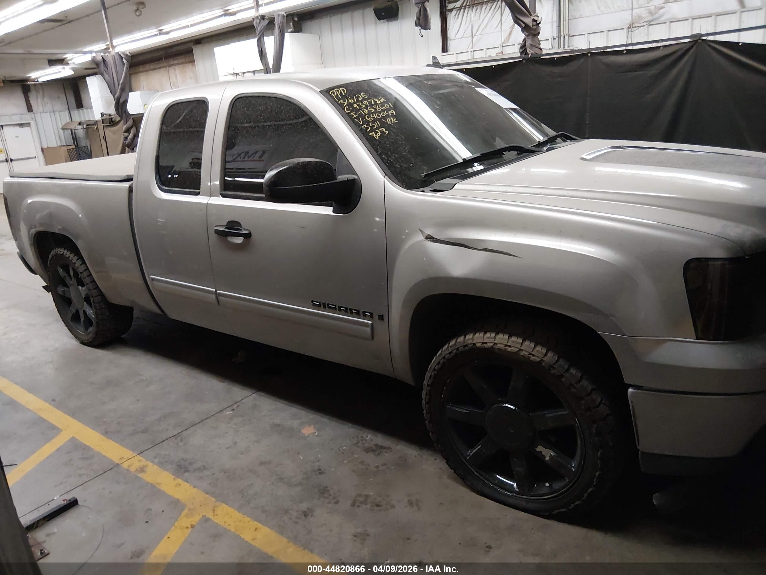 2007 Gmc Sierra 1500 Sle1 Silver vin: 1GTEC19J07Z640049