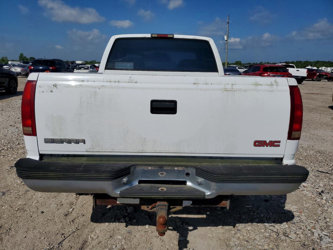 1998 Gmc Sierra C1500 White vin: 1GTEC19M9WE547658
