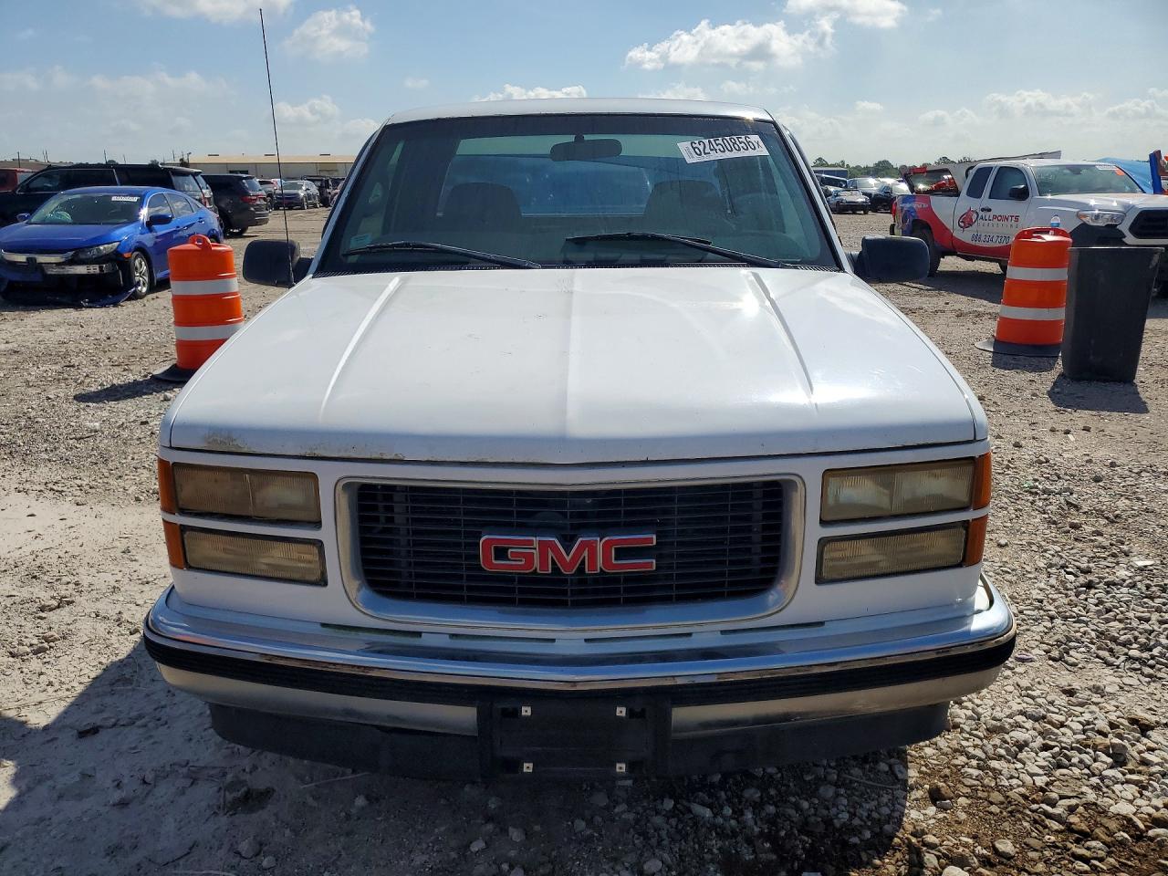 1998 Gmc Sierra C1500 White vin: 1GTEC19M9WE547658