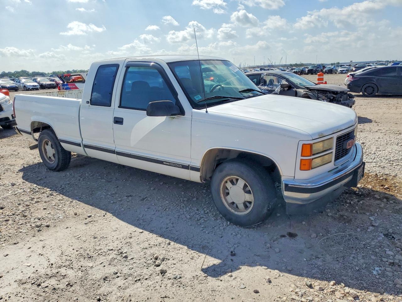 1998 Gmc Sierra C1500 White vin: 1GTEC19M9WE547658