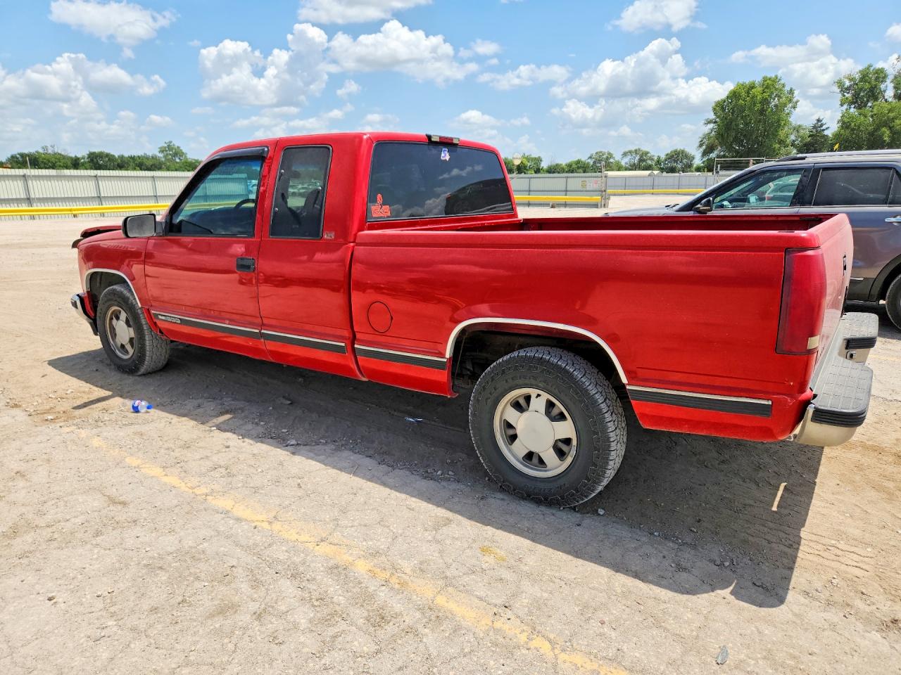 1997 Gmc Sierra C1500 Red vin: 1GTEC19R7VE511445
