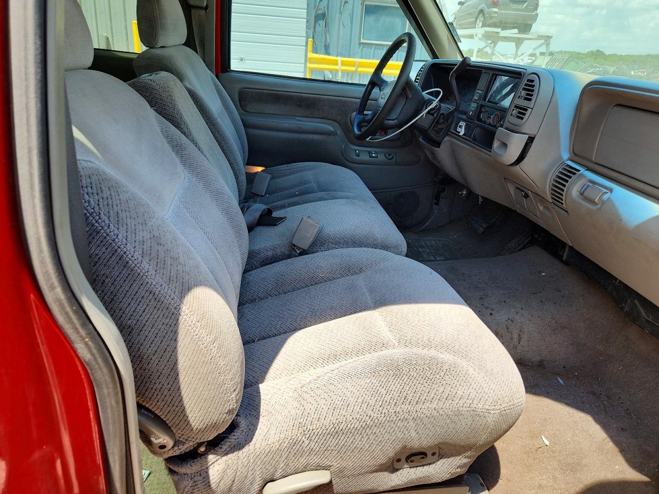 1997 Gmc Sierra C1500 Red vin: 1GTEC19R7VE511445