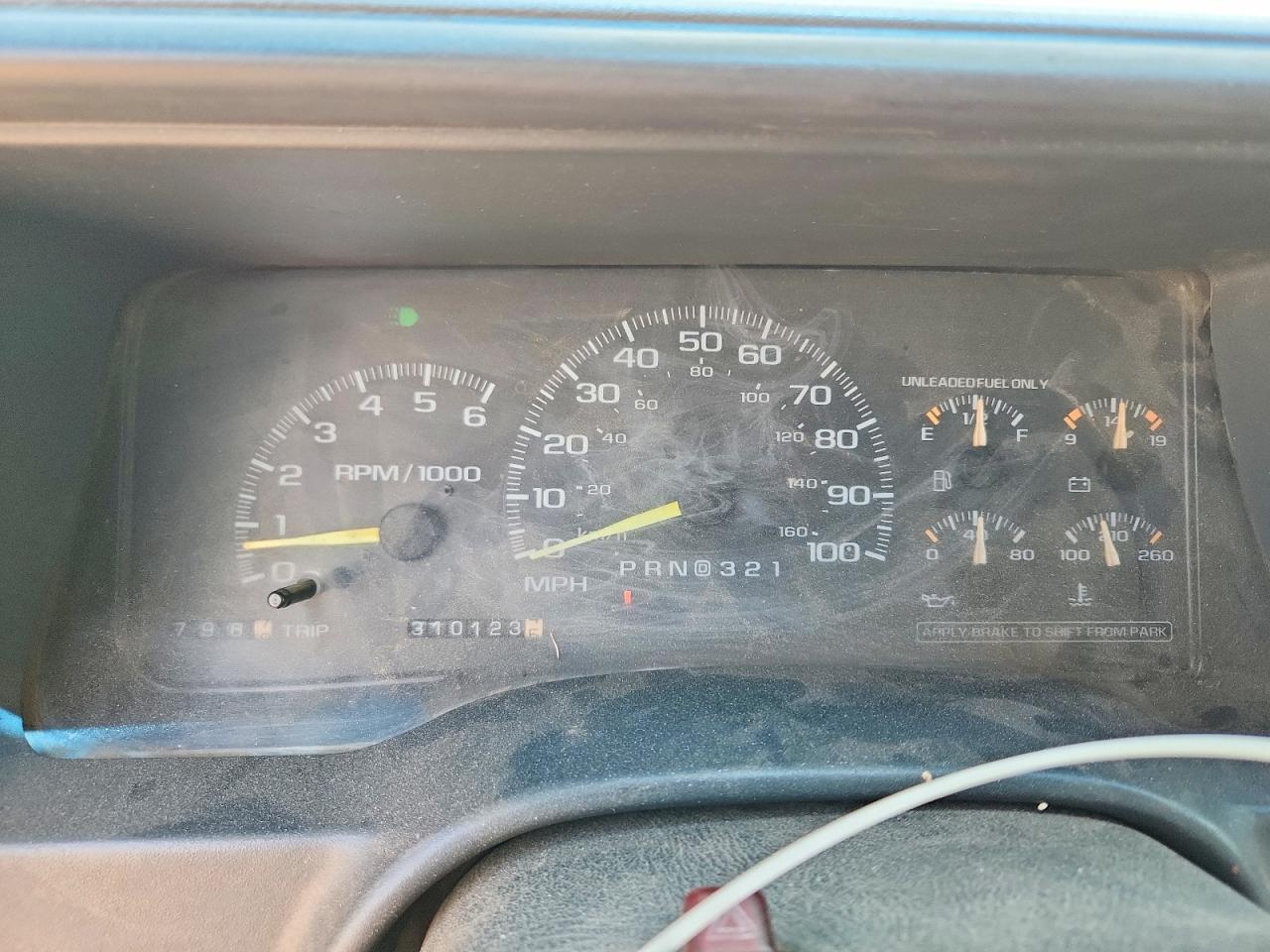 1997 Gmc Sierra C1500 Red vin: 1GTEC19R7VE511445
