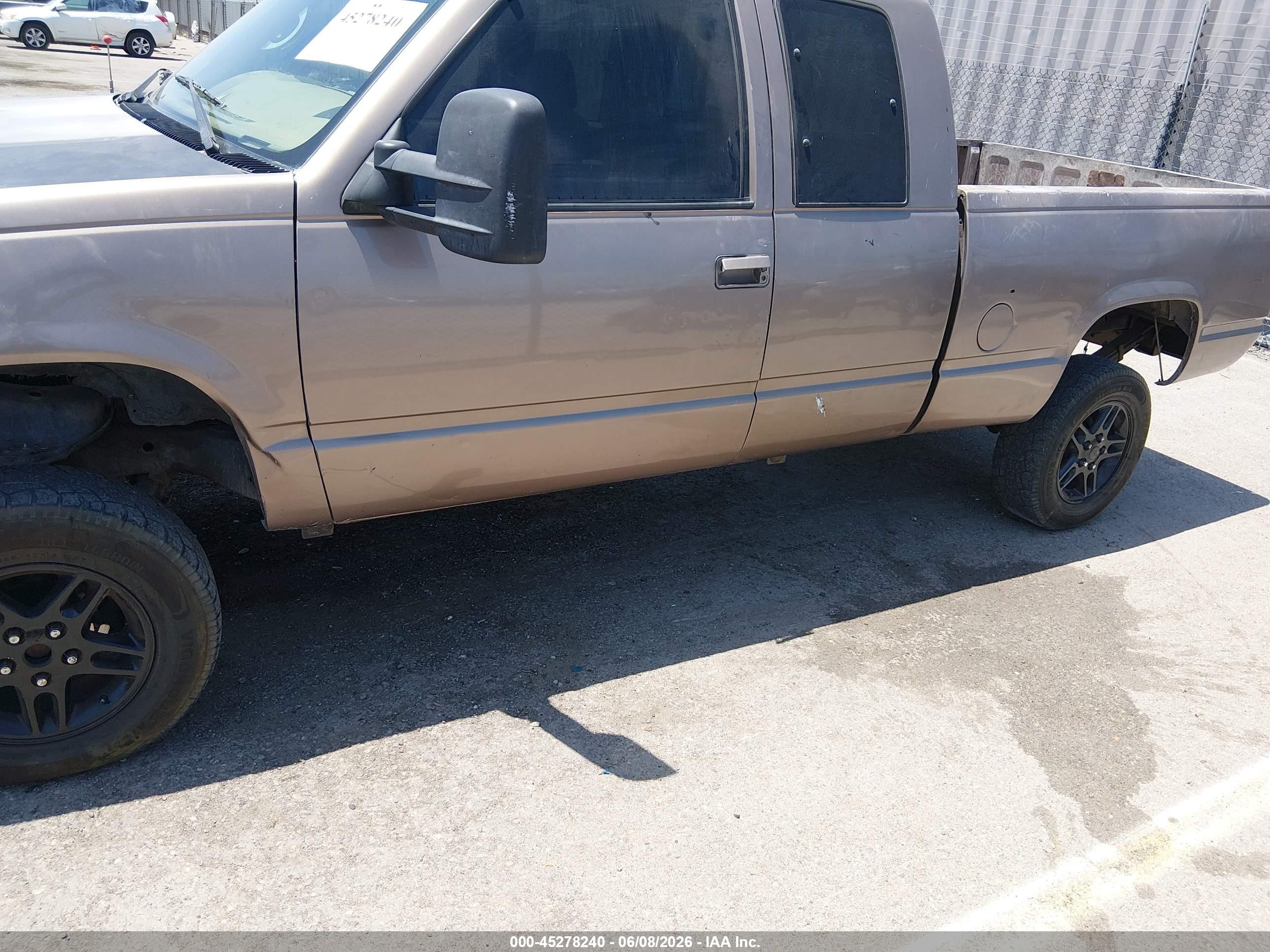 1997 Gmc Sierra 1500 Sl Wideside Brown vin: 1GTEC19RXVE511942