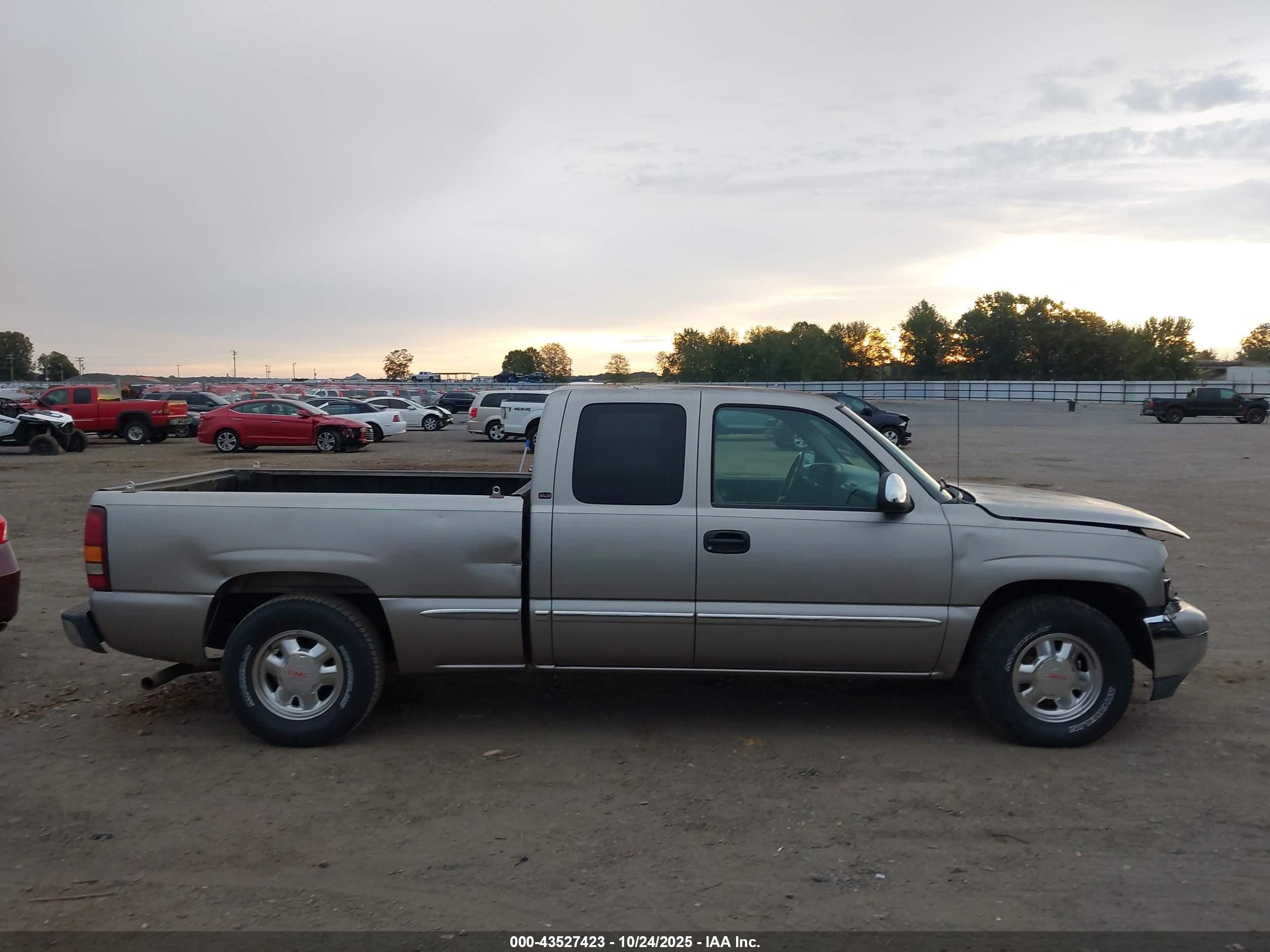 1999 Gmc Sierra 1500 Sle Серый vin: 1GTEC19TXXZ532443