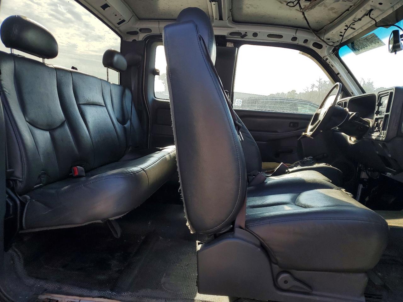 2005 Gmc New Sierra C1500 White vin: 1GTEC19V45E277584