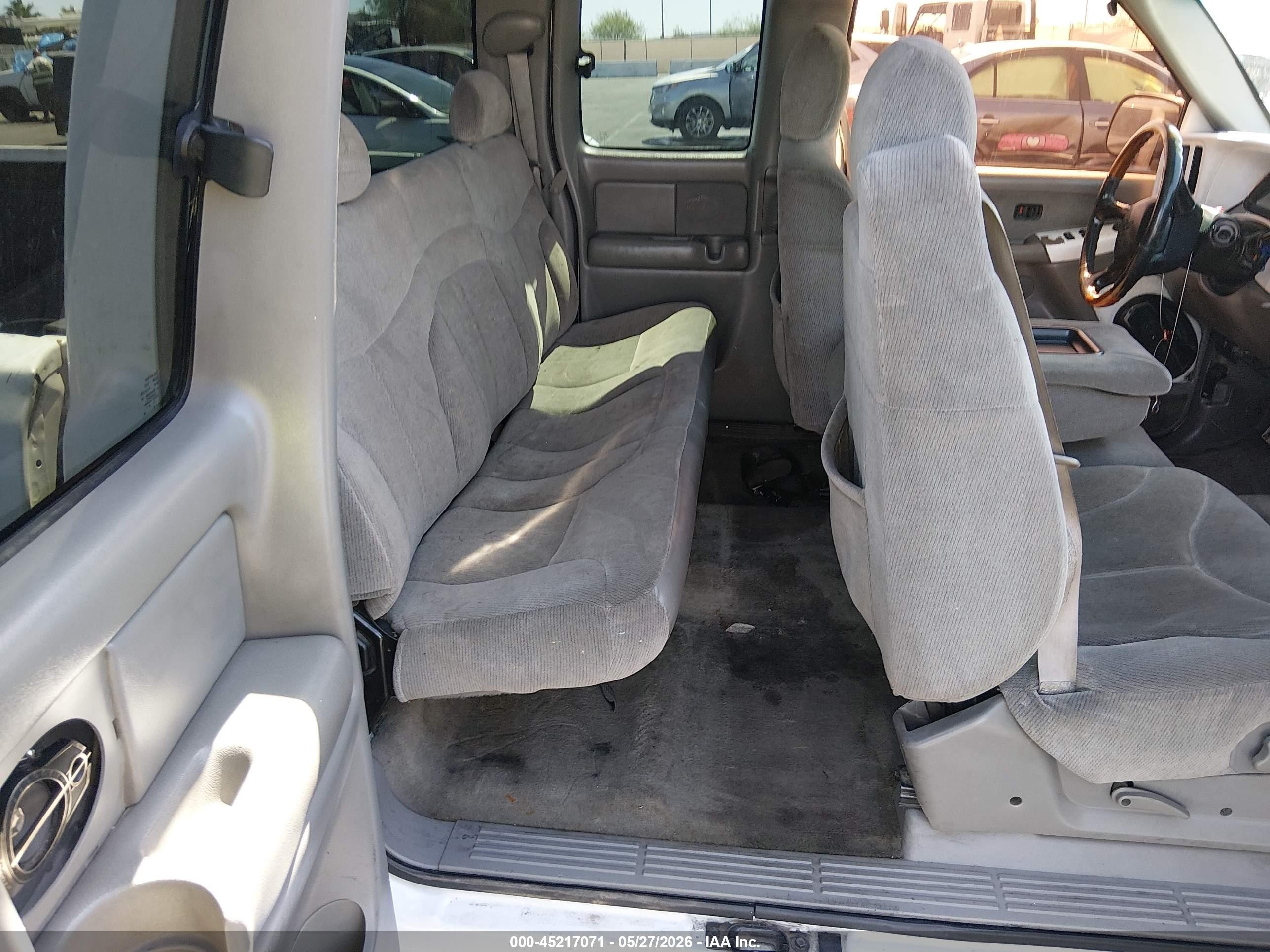2000 Gmc Sierra 1500 Sle White vin: 1GTEC19V9YZ314979