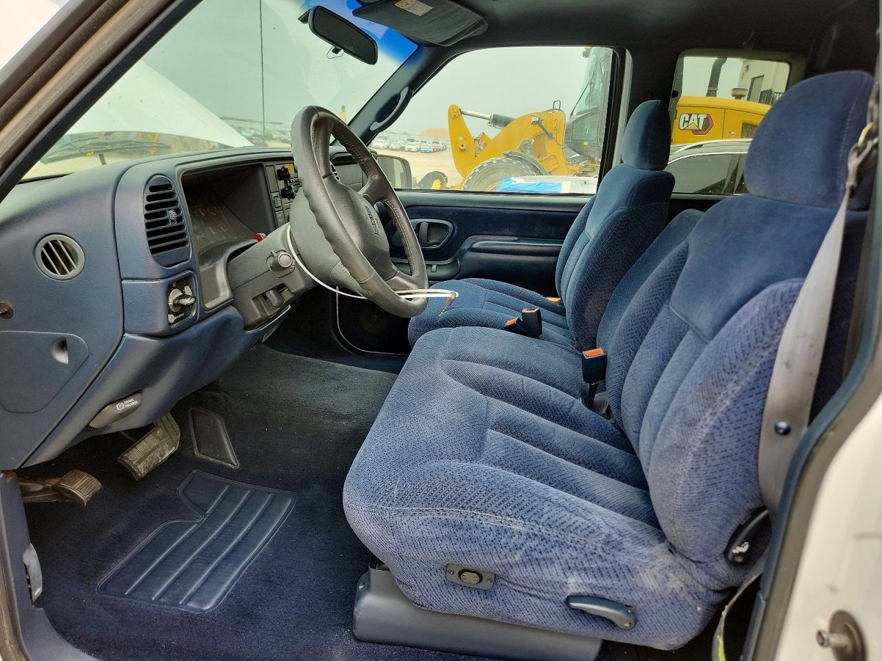 1998 Gmc Sierra C1500 White vin: 1GTEC19W8WE502390