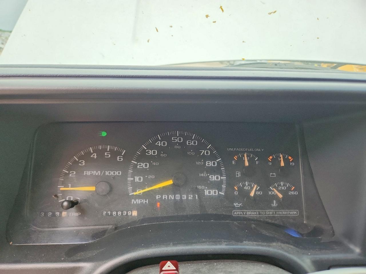 1998 Gmc Sierra C1500 White vin: 1GTEC19W8WE502390