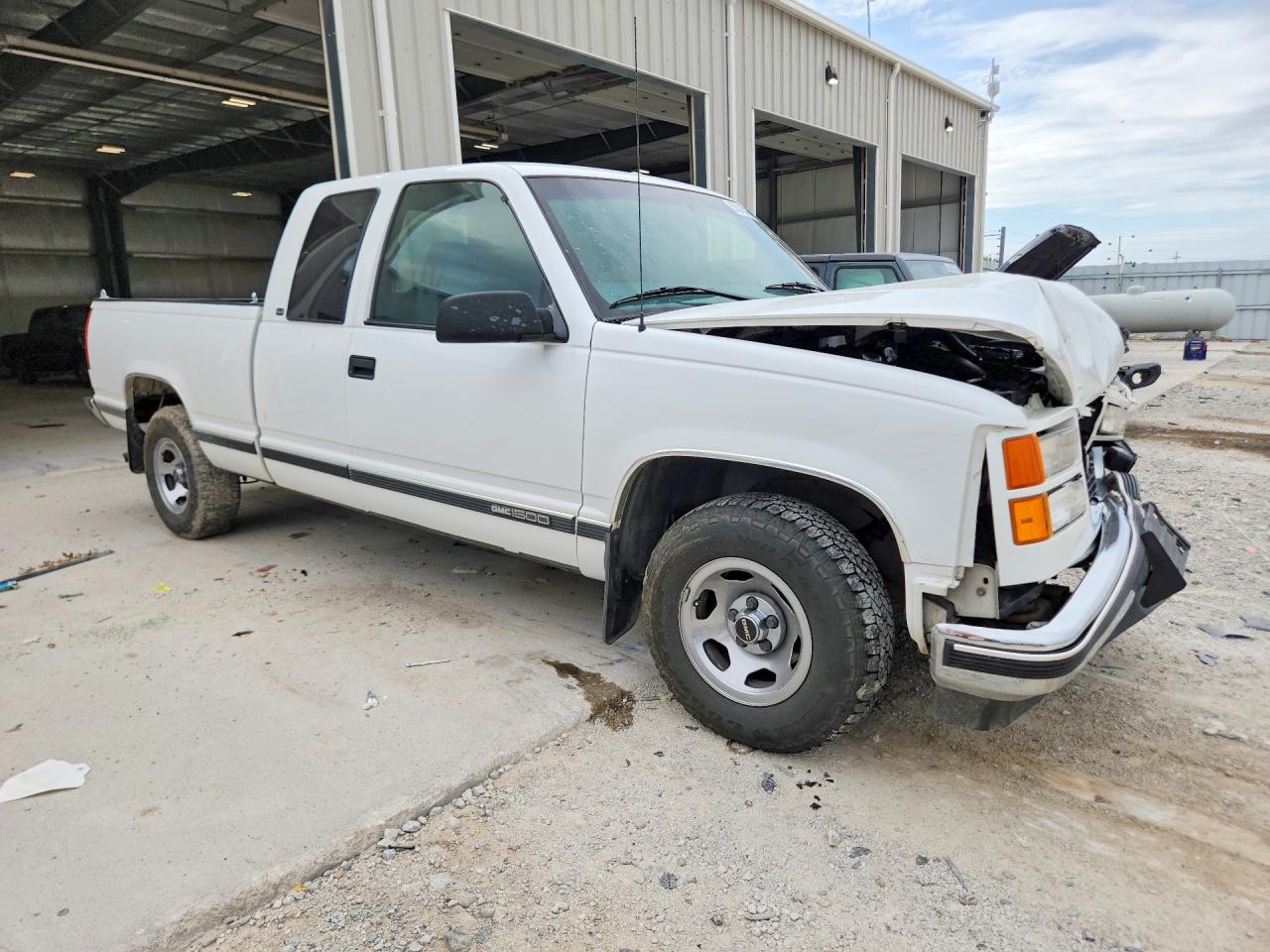 1998 Gmc Sierra C1500 White vin: 1GTEC19W8WE502390