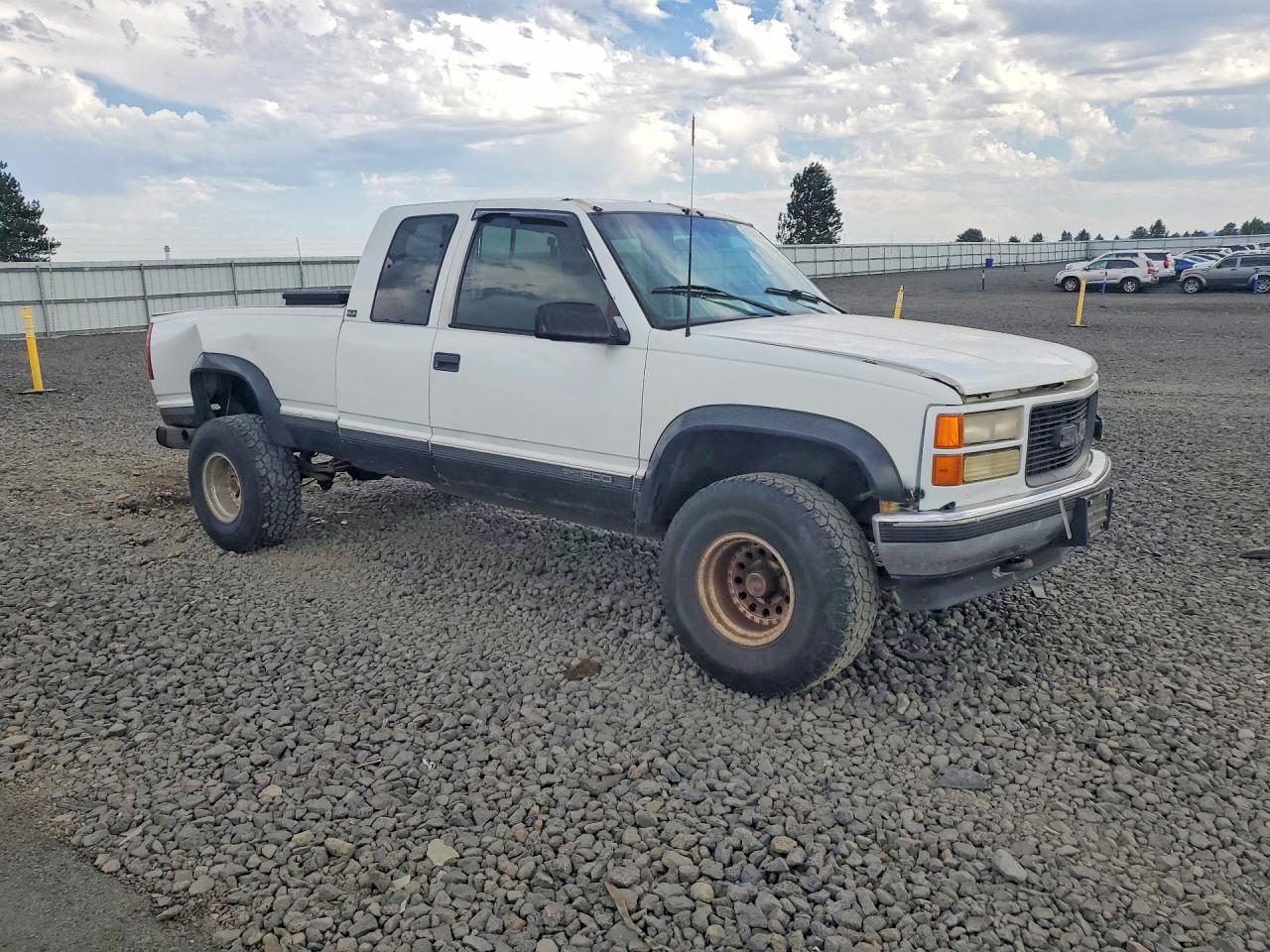 1995 Gmc Sierra K1500 White vin: 1GTEK19K3SE547604