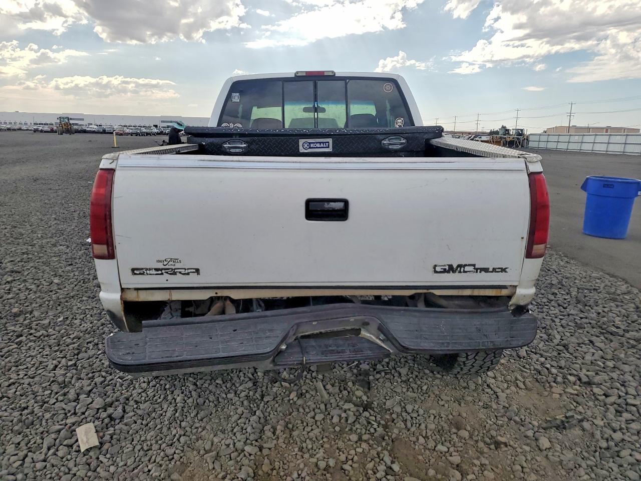 1995 Gmc Sierra K1500 White vin: 1GTEK19K3SE547604
