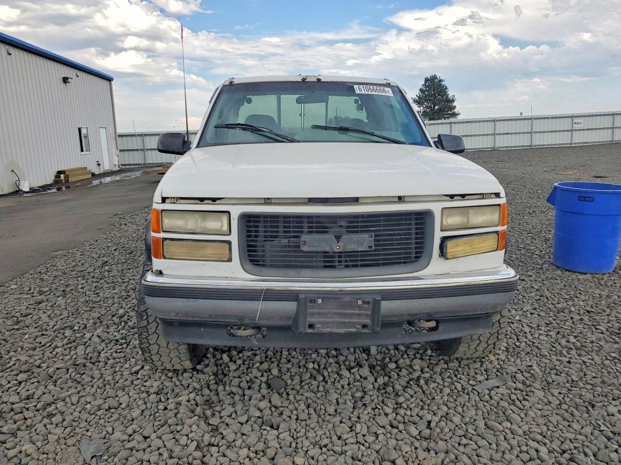 1995 Gmc Sierra K1500 White vin: 1GTEK19K3SE547604
