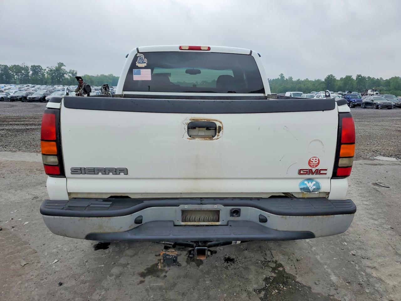 2007 Gmc New Sierra K1500 Classic White vin: 1GTEK19TX7Z144809
