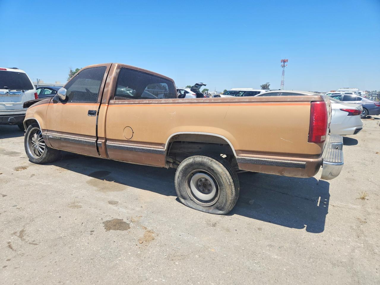 1989 Gmc Sierra C2500 Two Tone vin: 1GTFC24K1KE548166