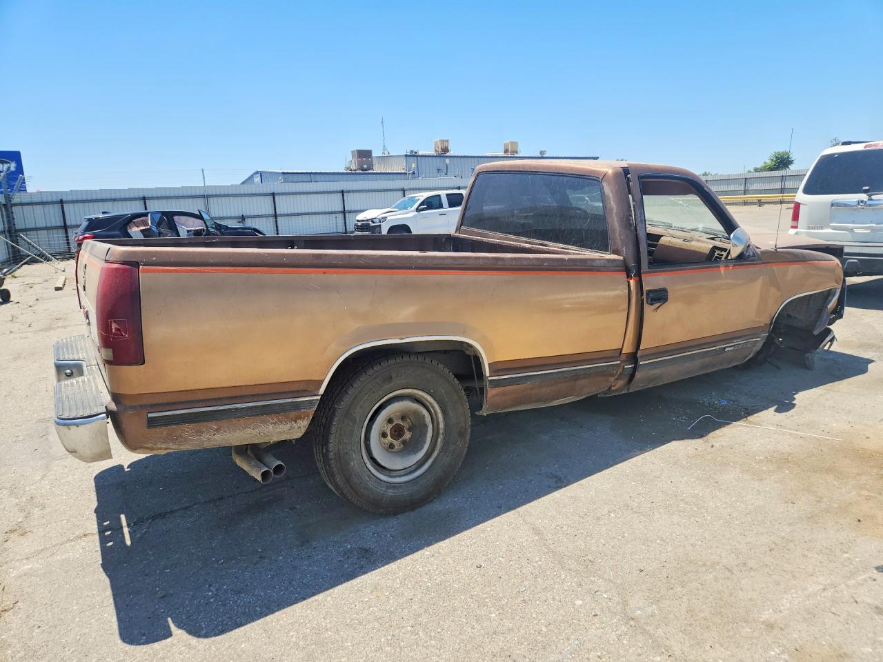 1989 Gmc Sierra C2500 Two Tone vin: 1GTFC24K1KE548166