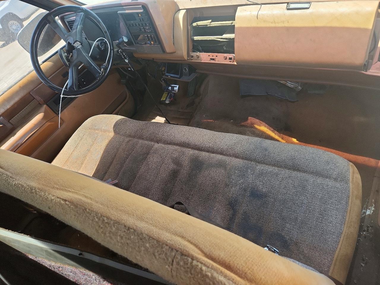 1989 Gmc Sierra C2500 Two Tone vin: 1GTFC24K1KE548166
