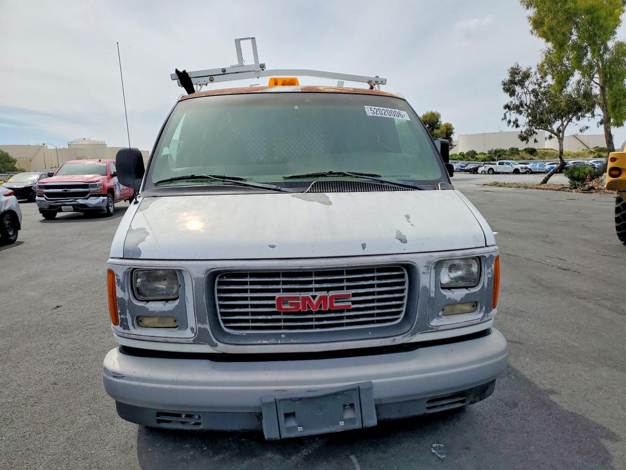 2002 Gmc Savana G1500 White vin: 1GTFG15W821223635