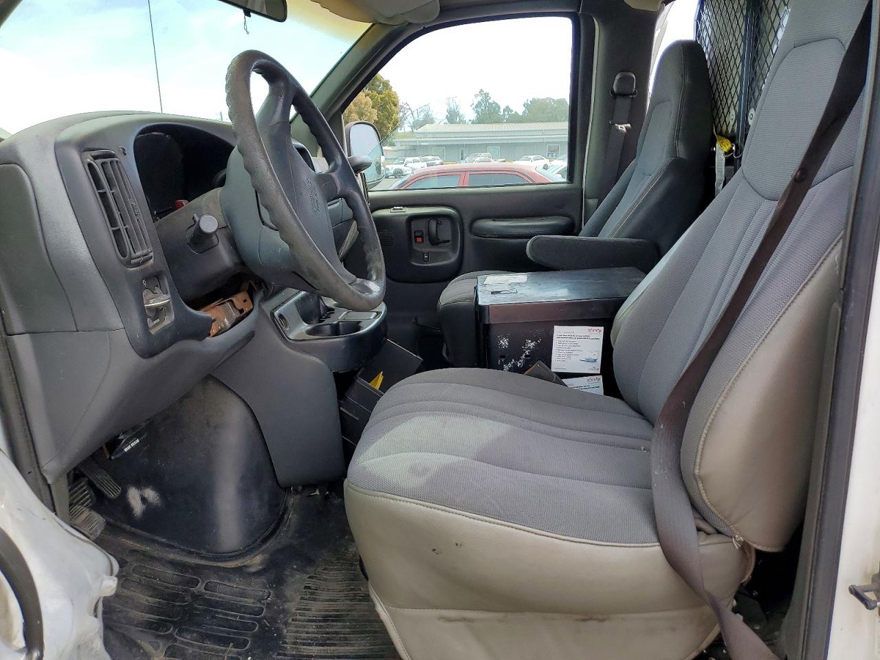 2002 Gmc Savana G1500 White vin: 1GTFG15W821223635