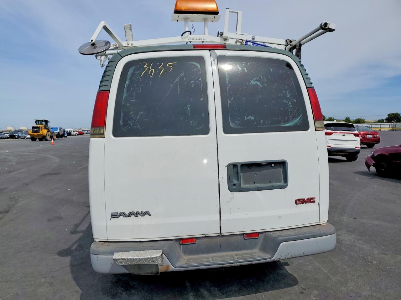 2002 Gmc Savana G1500 White vin: 1GTFG15W821223635