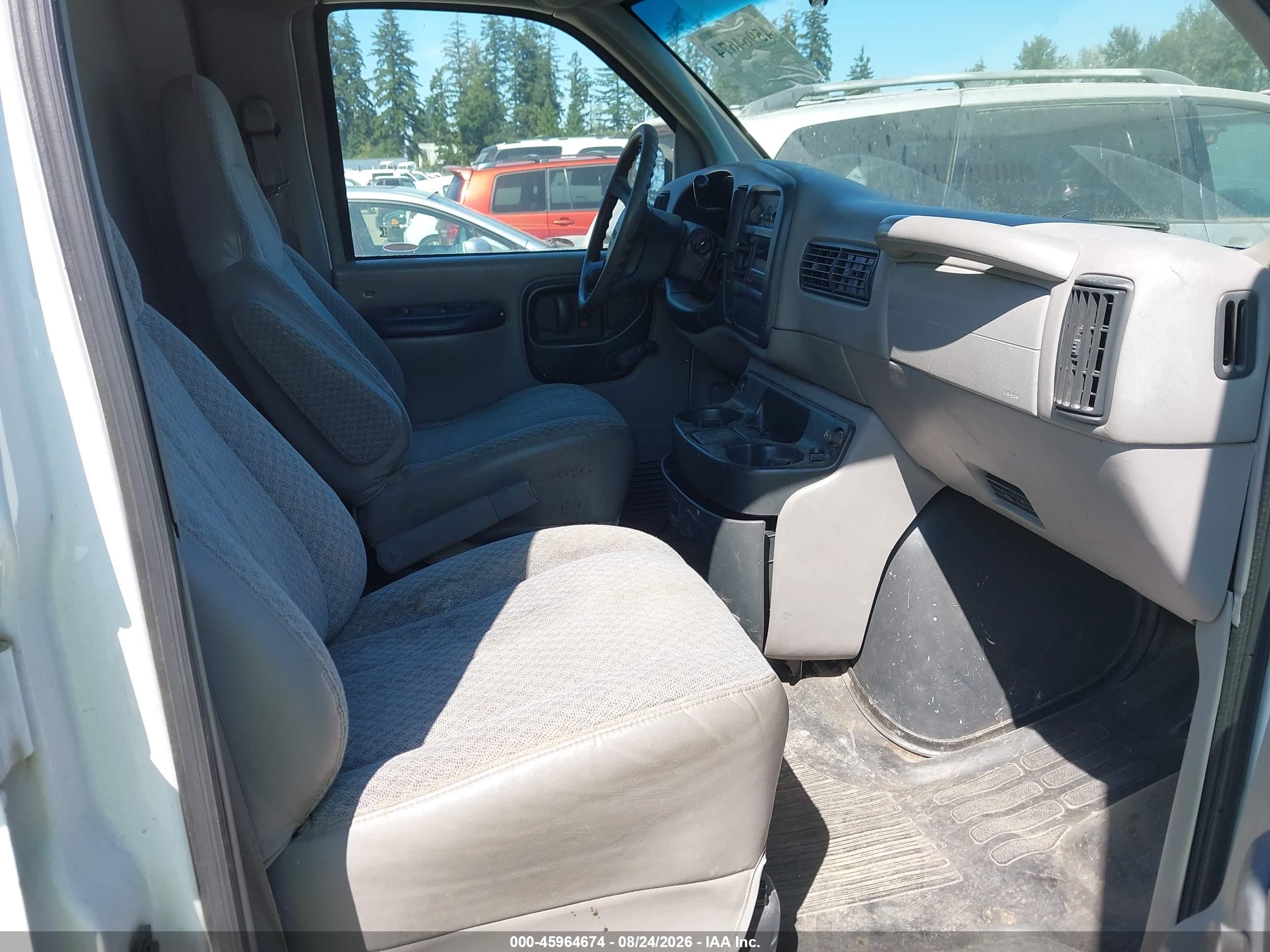 1998 Gmc Savana Standard White vin: 1GTFG15W8W1072589