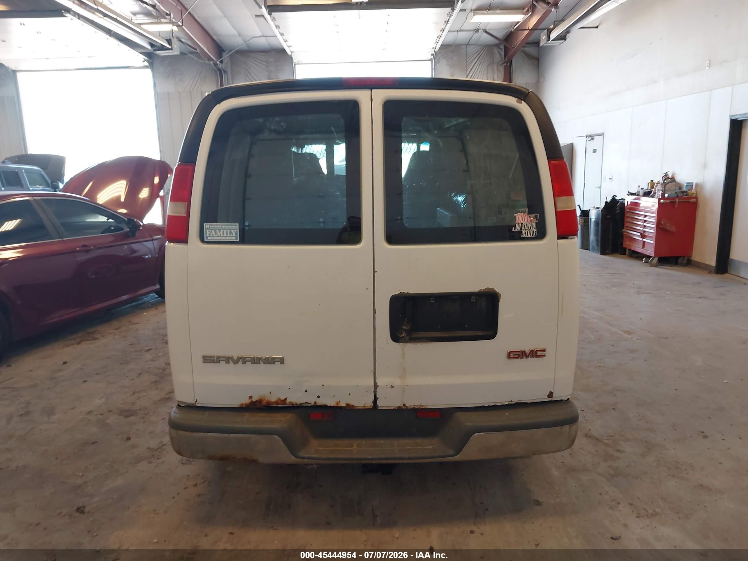 2009 Gmc Savana Work Van White vin: 1GTFG15X791130298