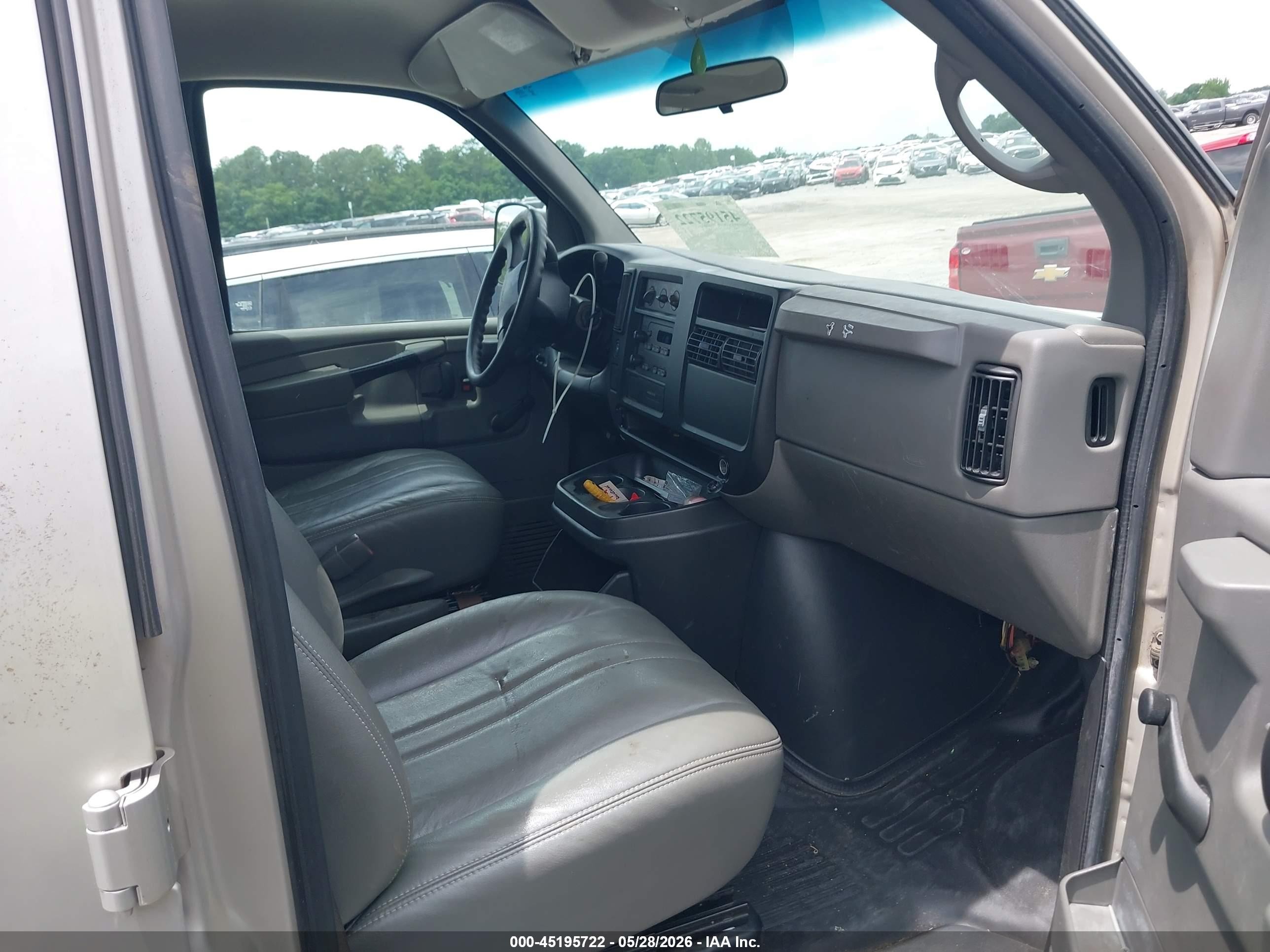 2007 Gmc Savana Work Van Серебряный vin: 1GTFG15X871144529