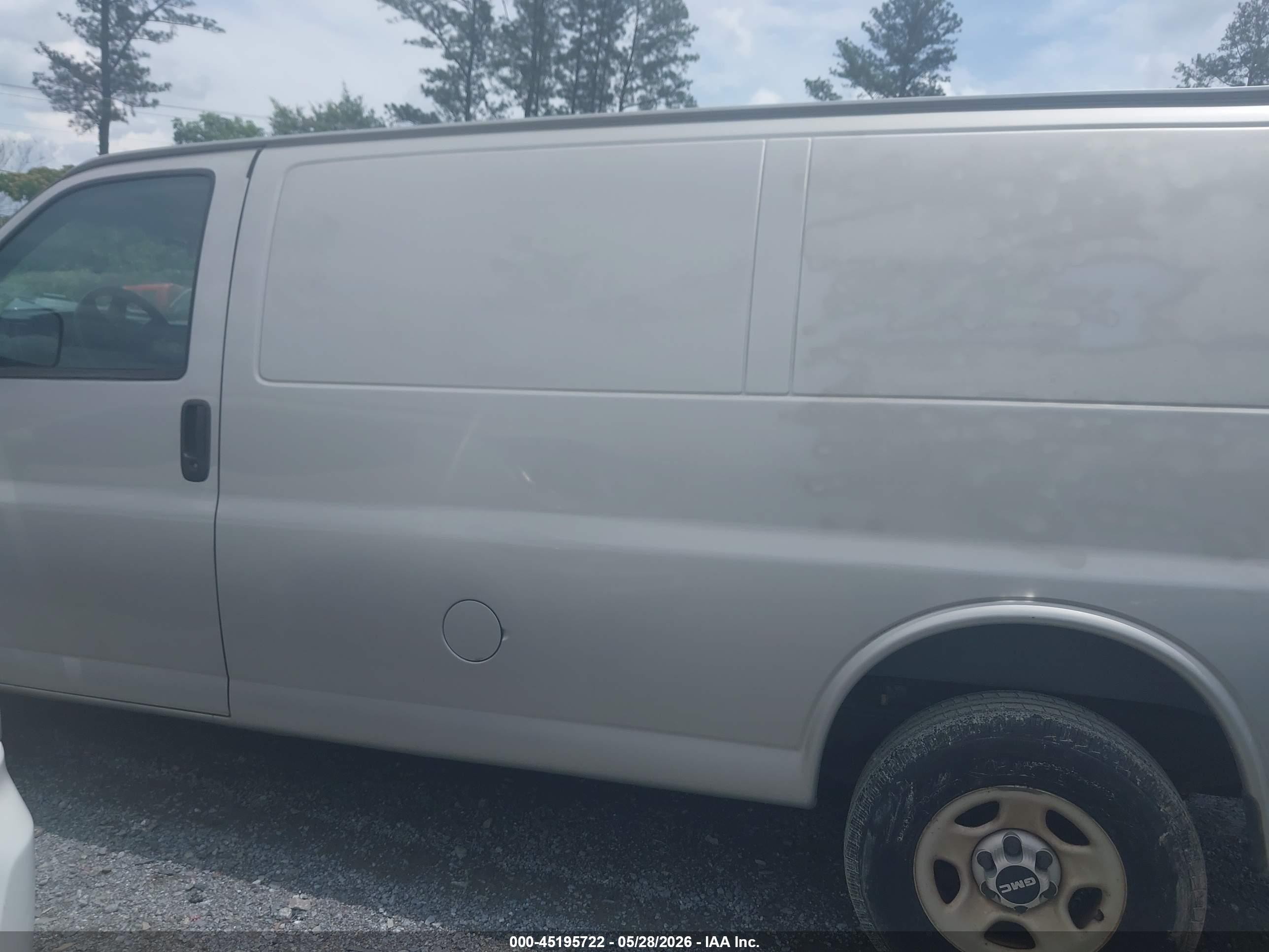2007 Gmc Savana Work Van Серебряный vin: 1GTFG15X871144529