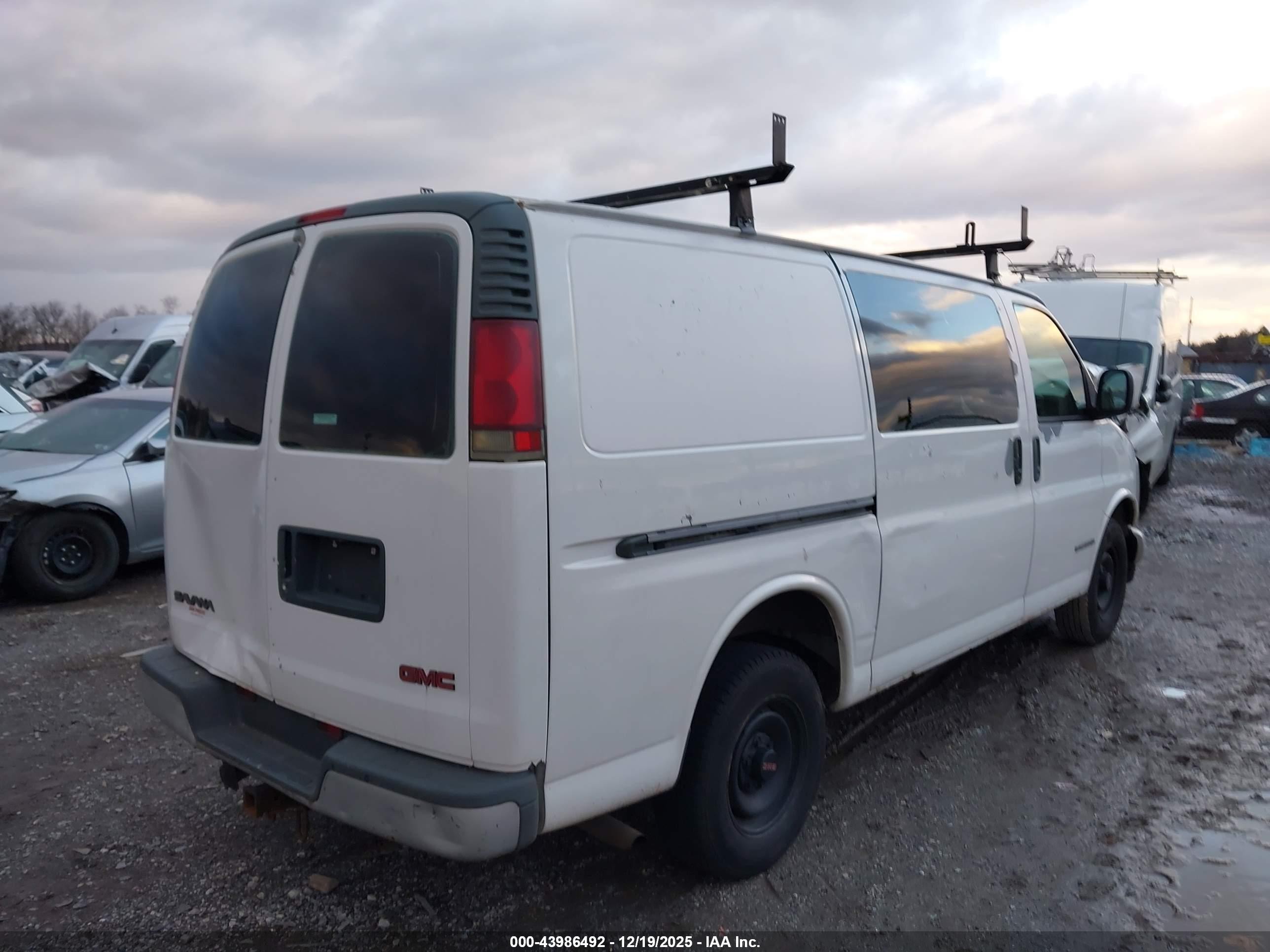 2002 Gmc Savana Standard White vin: 1GTFG25M021108855