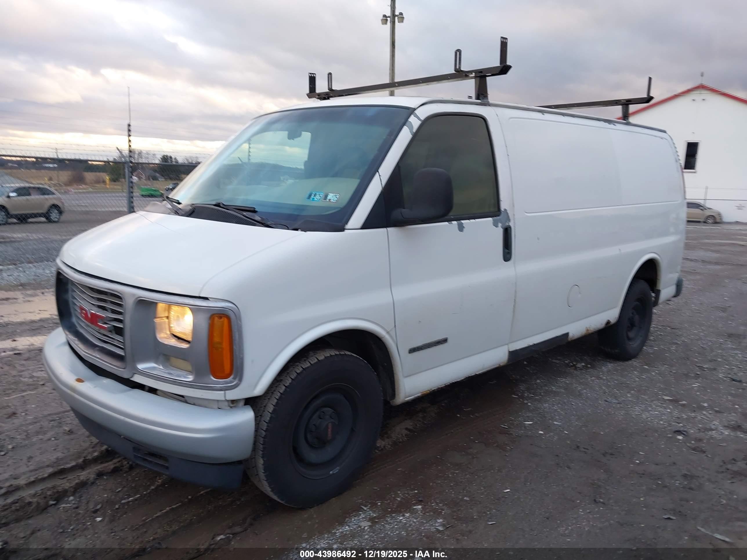 2002 Gmc Savana Standard White vin: 1GTFG25M021108855