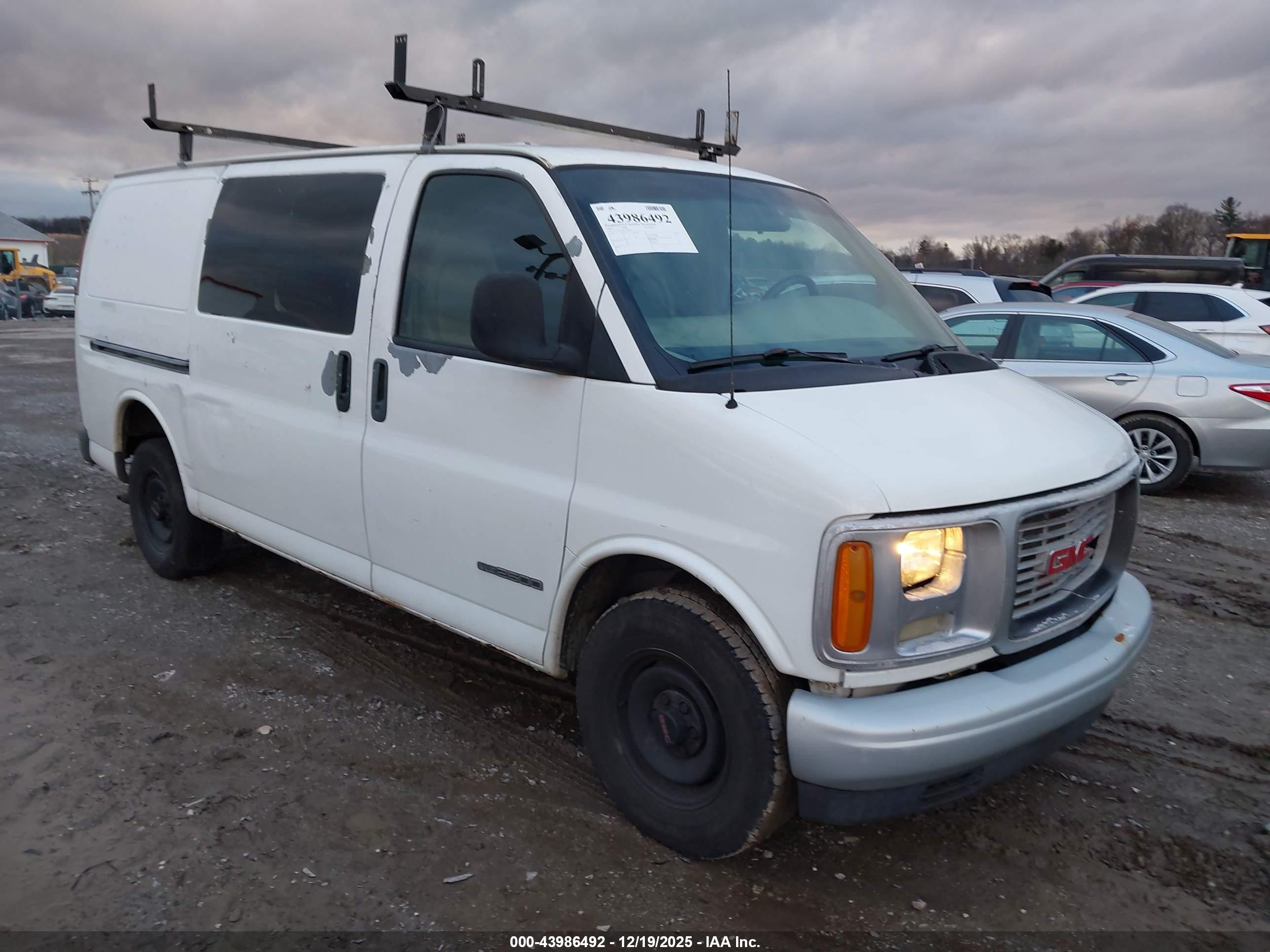 2002 Gmc Savana Standard White vin: 1GTFG25M021108855