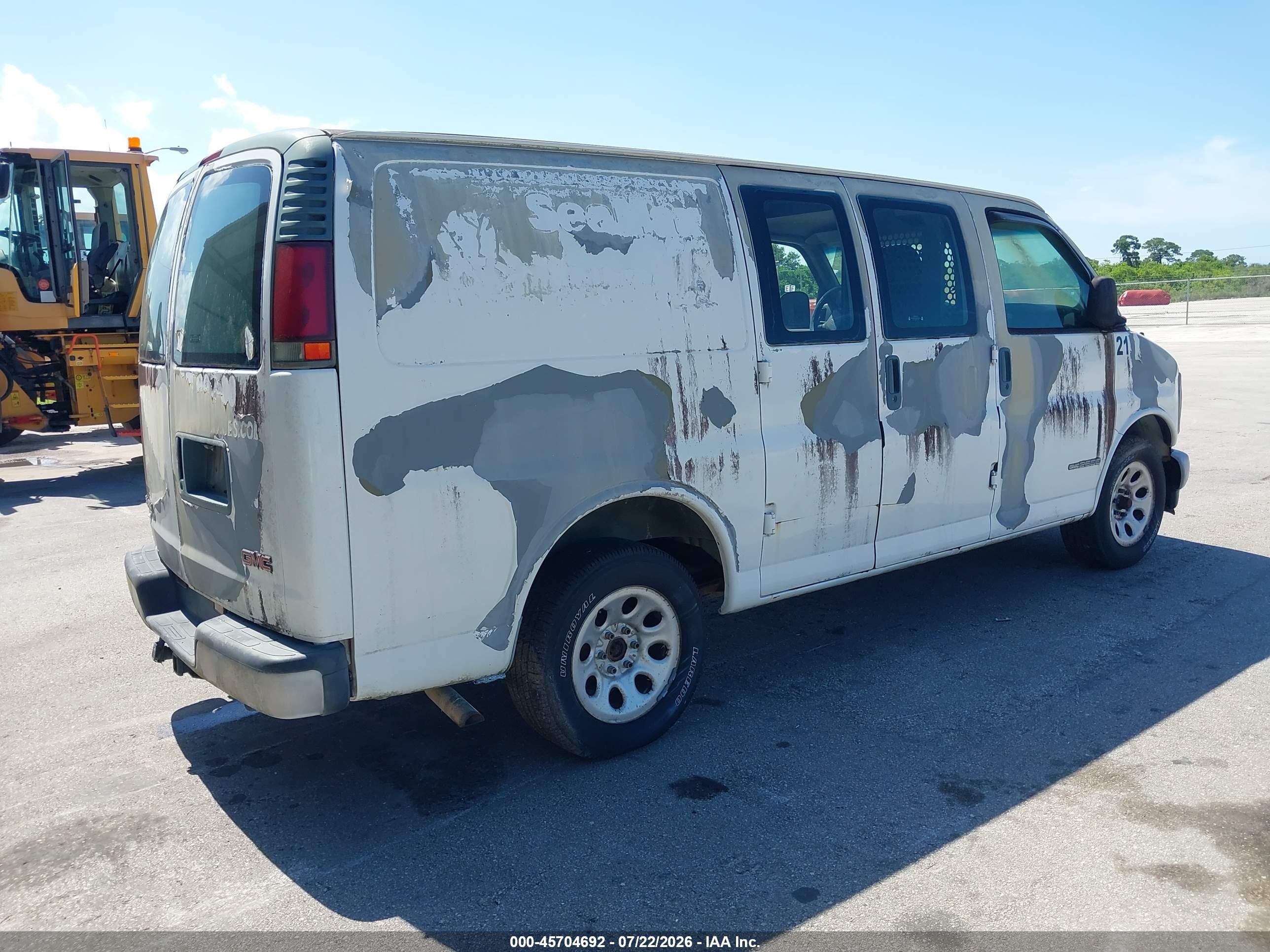2002 Gmc Savana Standard White vin: 1GTFG25M821180645