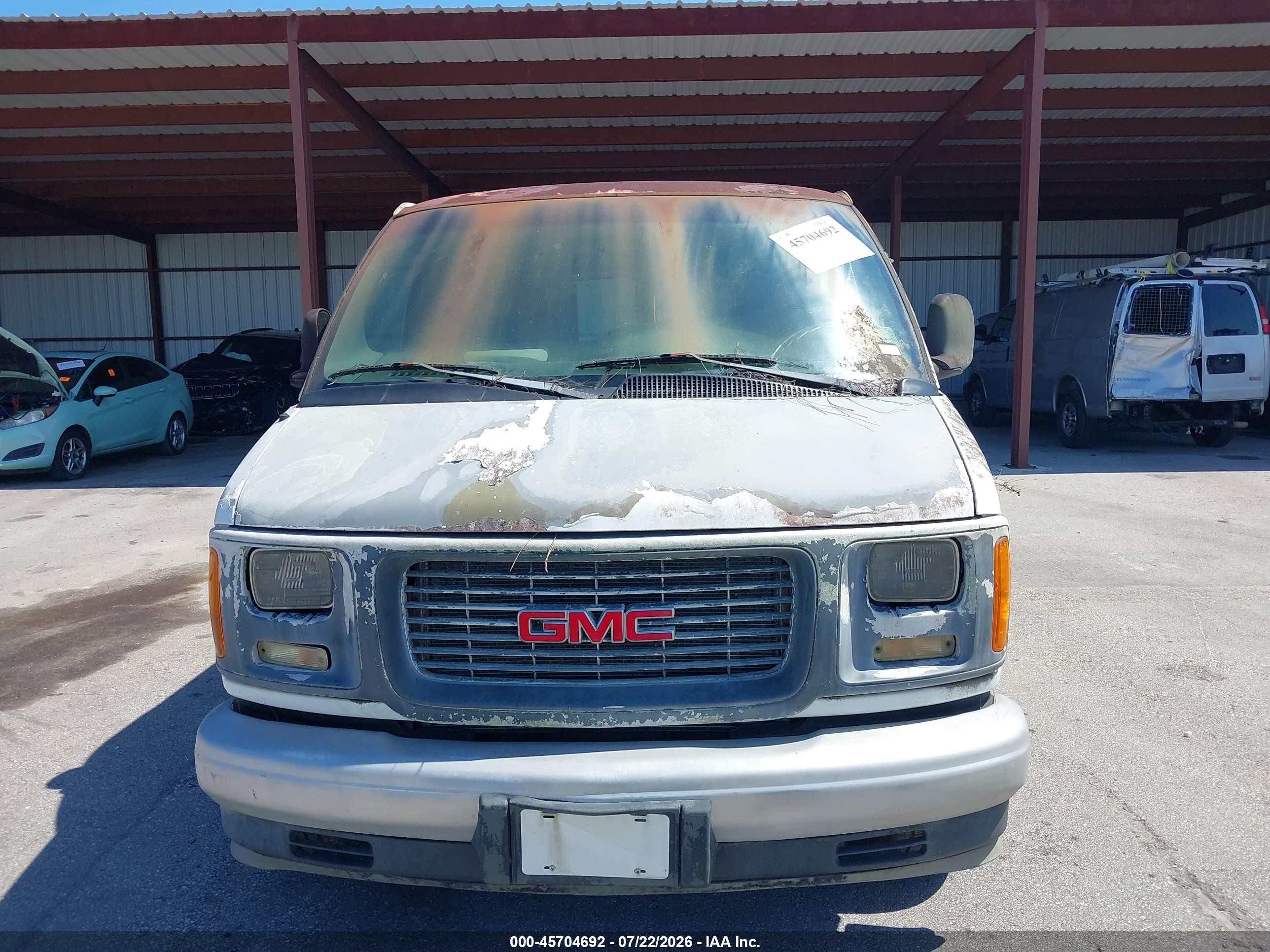 2002 Gmc Savana Standard White vin: 1GTFG25M821180645