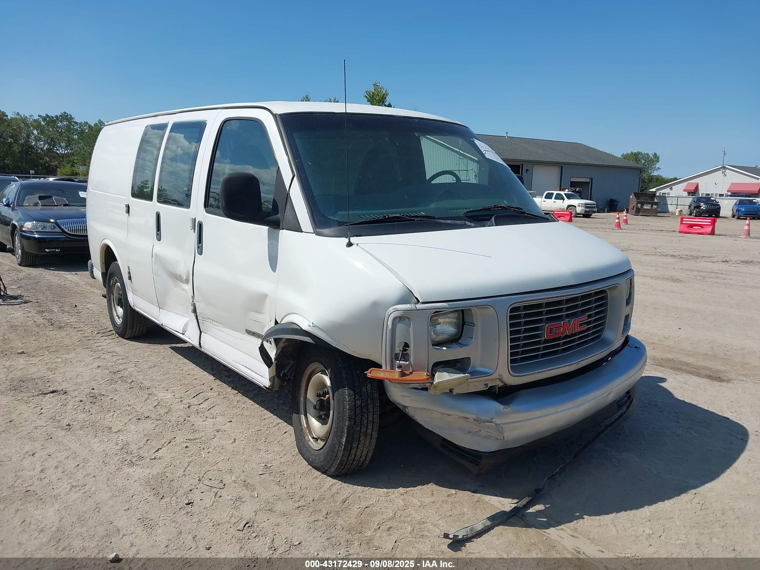 2002 Gmc Savana Standard White vin: 1GTFG25MX21153088