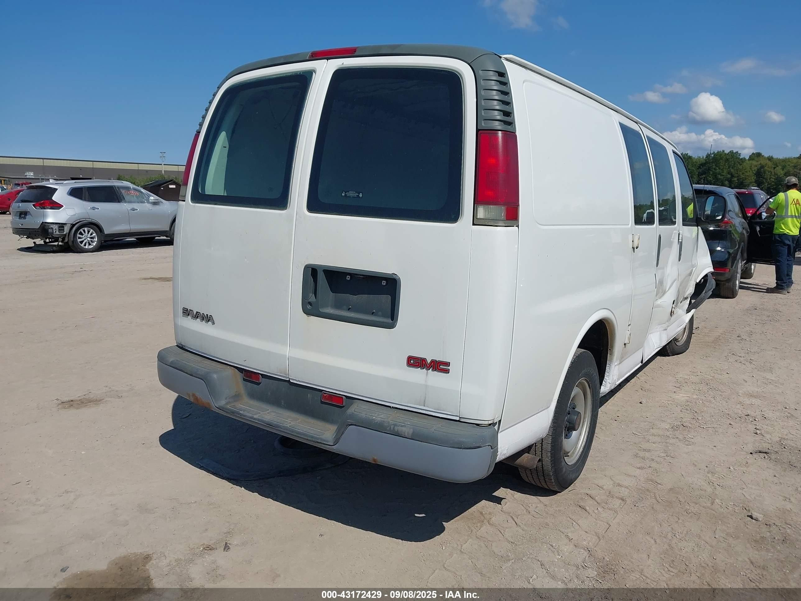 2002 Gmc Savana Standard White vin: 1GTFG25MX21153088
