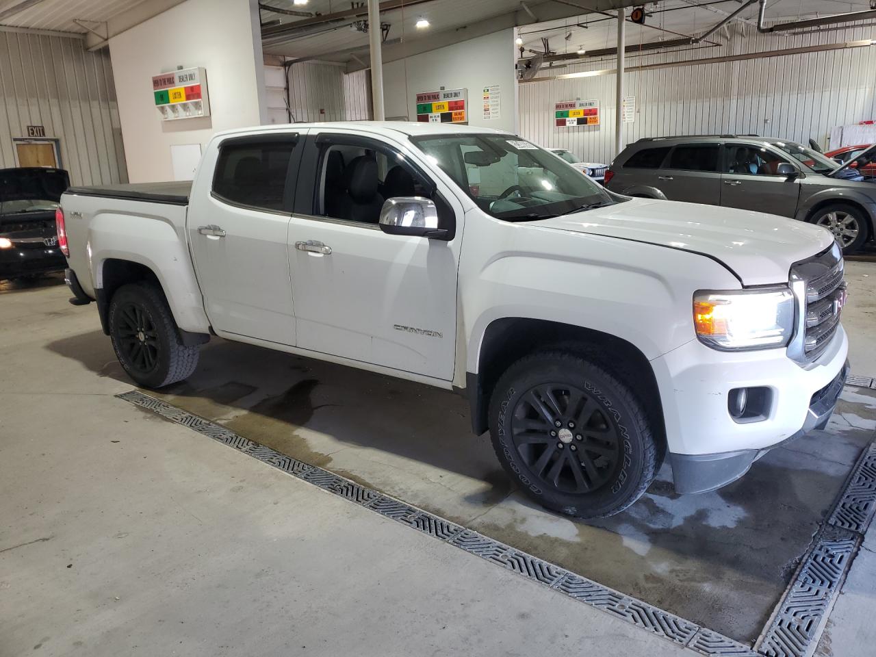2015 Gmc Canyon Slt White vin: 1GTG6CE33F1267167 Damage: Right Front Door, Dent(S) W/ Paint Dmg, 1 To 2 Inches