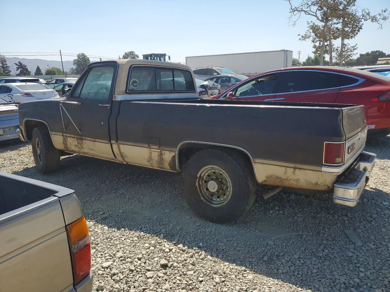 1985 Gmc C2500 Two Tone vin: 1GTGC24J1FJ510767