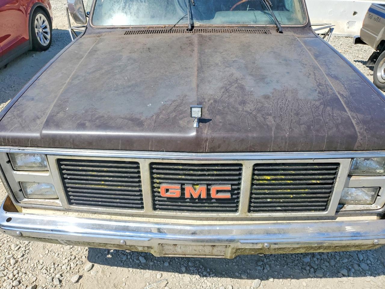 1985 Gmc C2500 Two Tone vin: 1GTGC24J1FJ510767