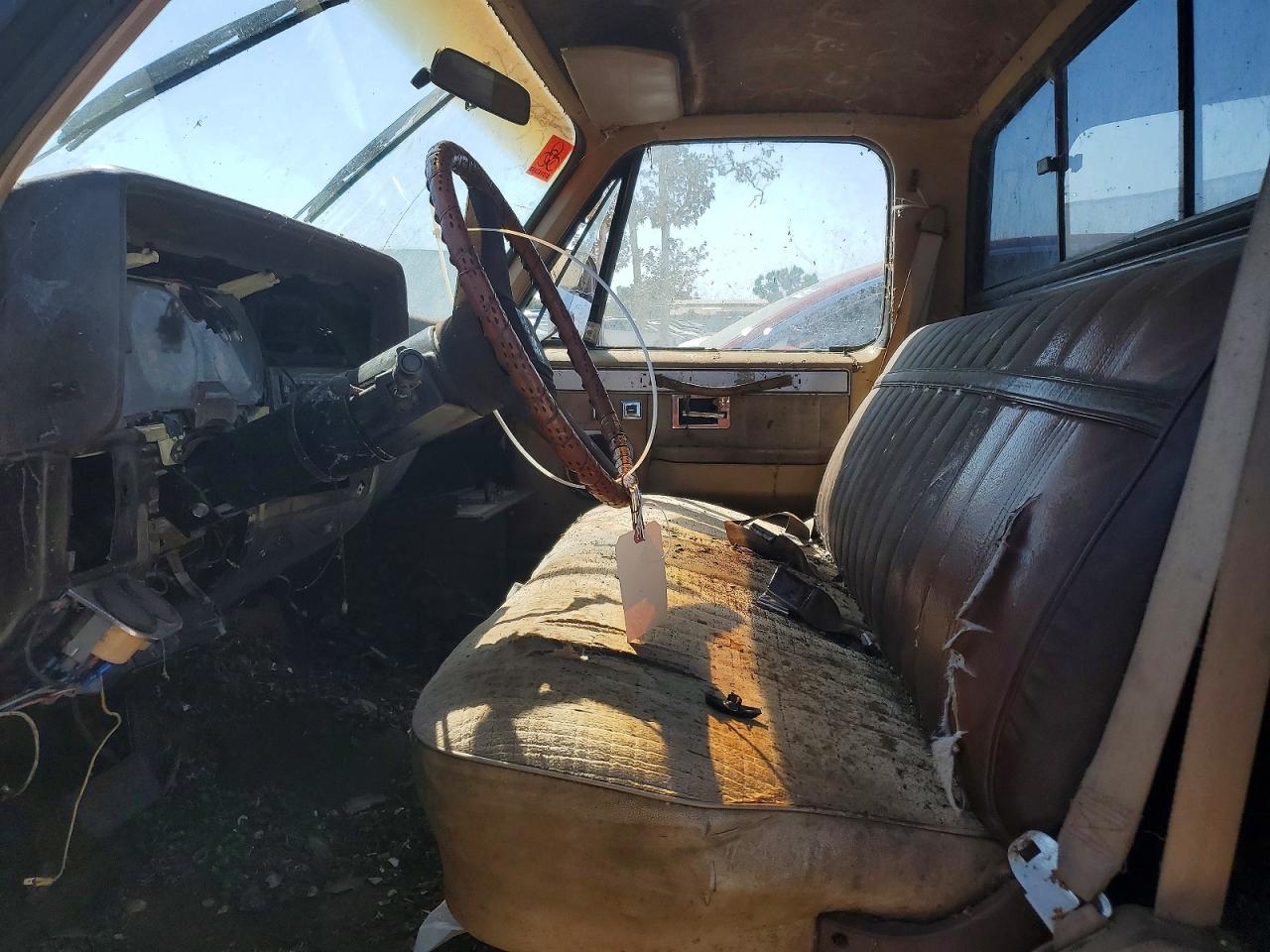 1985 Gmc C2500 Two Tone vin: 1GTGC24J1FJ510767